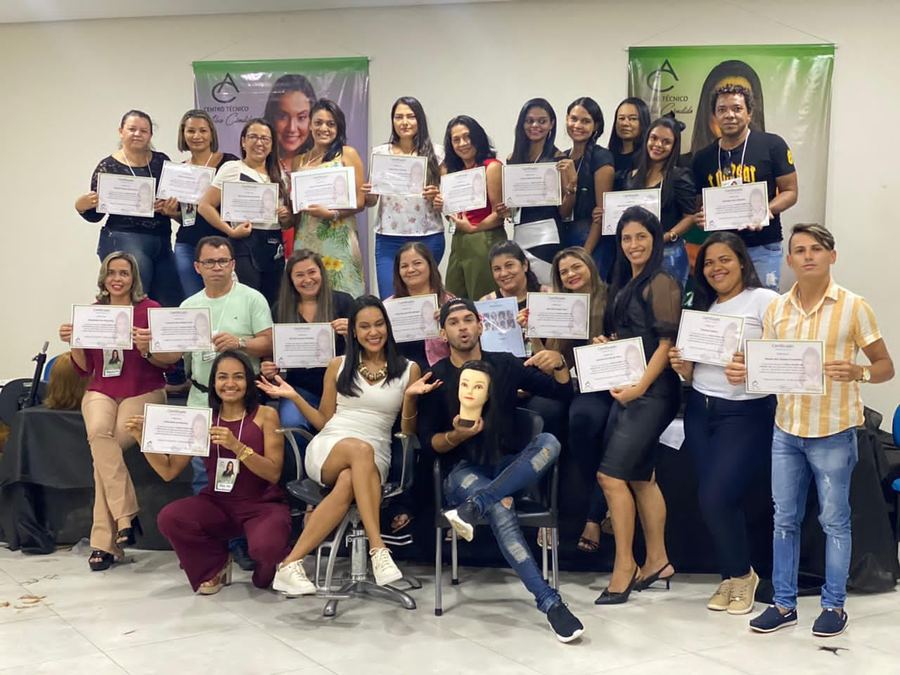 Grazi com alunos em formação